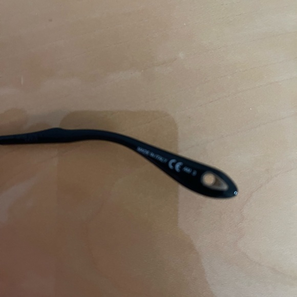 Givenchy - Picture 5 of 5